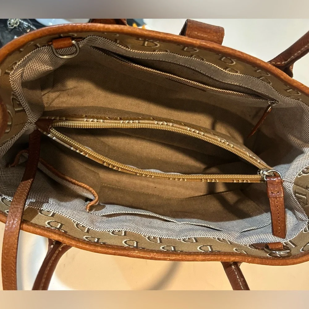 Authentic Dooney & Bourke DB Logo Satchel Classic & Timeless Everyday Bag - Picture 11 of 12